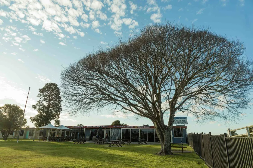 Moruya Waterfront Hotel Motel - Image 1