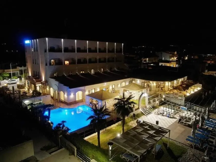 Hotel Il Gabbiano Beach - Image 1