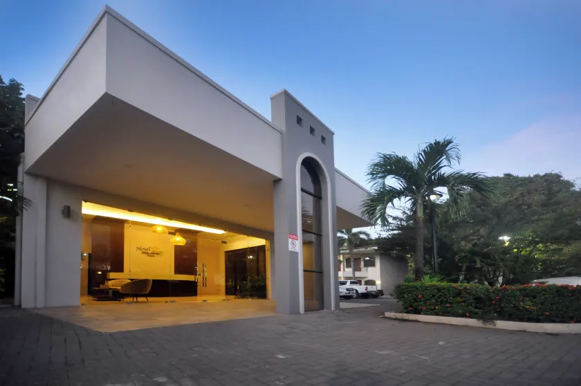 Hotel Colono Beach - Image 1
