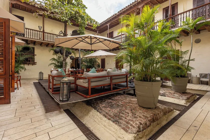 Ananda Hotel Boutique - Image 1