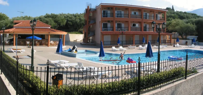 Ζante Dolphin - Image 1