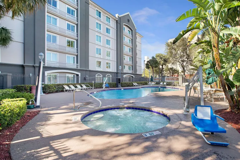 La Quinta by Wyndham Ft. Lauderdale Airport - Image 1