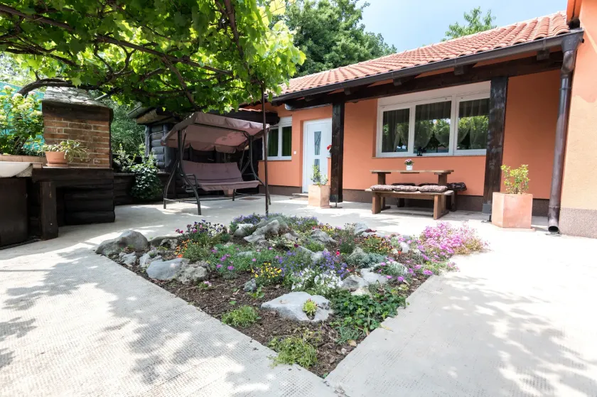 Garden House - Image 1