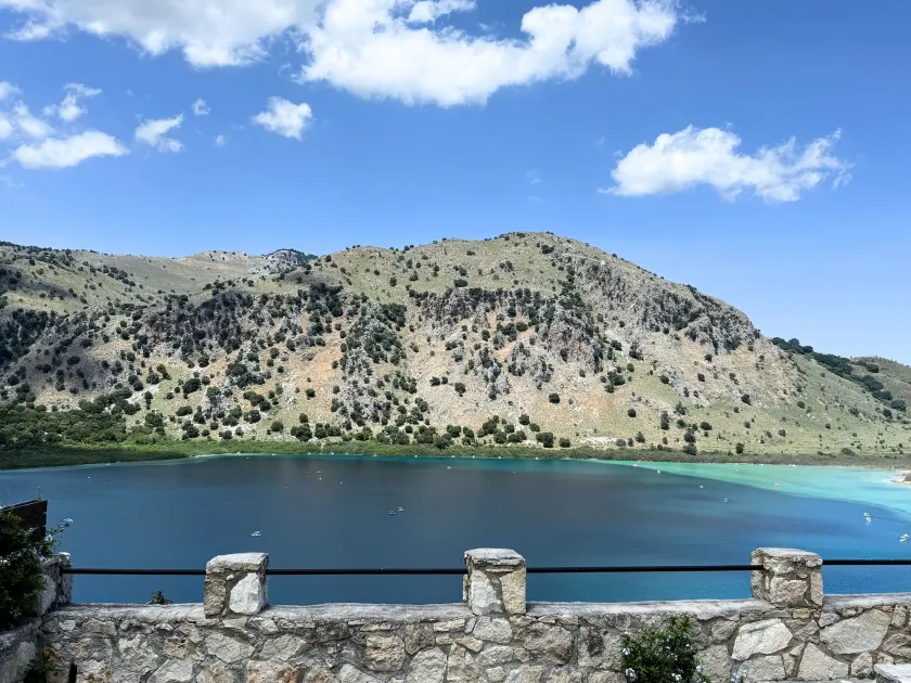 Villa de Linda en una posición inigualable en Kournas: ¡vistas increíbles! - Image 1