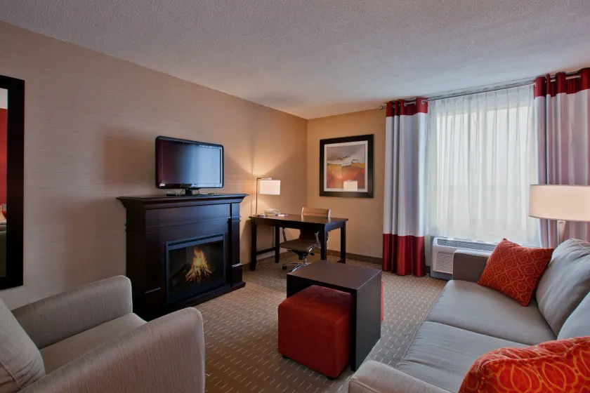 Holiday Inn Express Hotel & Suites Chatham South by IHG - Image 1
