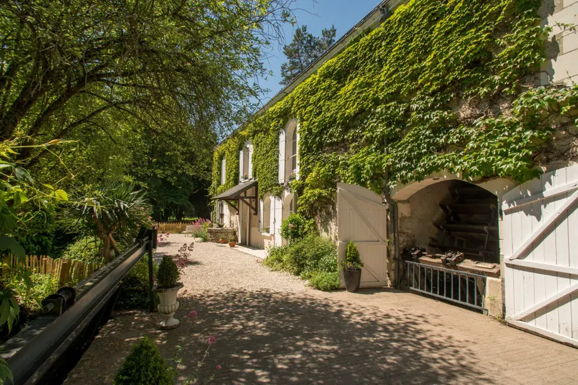 Moulin de la Follaine Gîte Le logis du meunier et chambres d'hôtes - Image 1