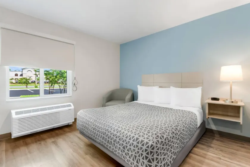WoodSpring Suites Fort Walton Beach - Eglin AFB - Image 1