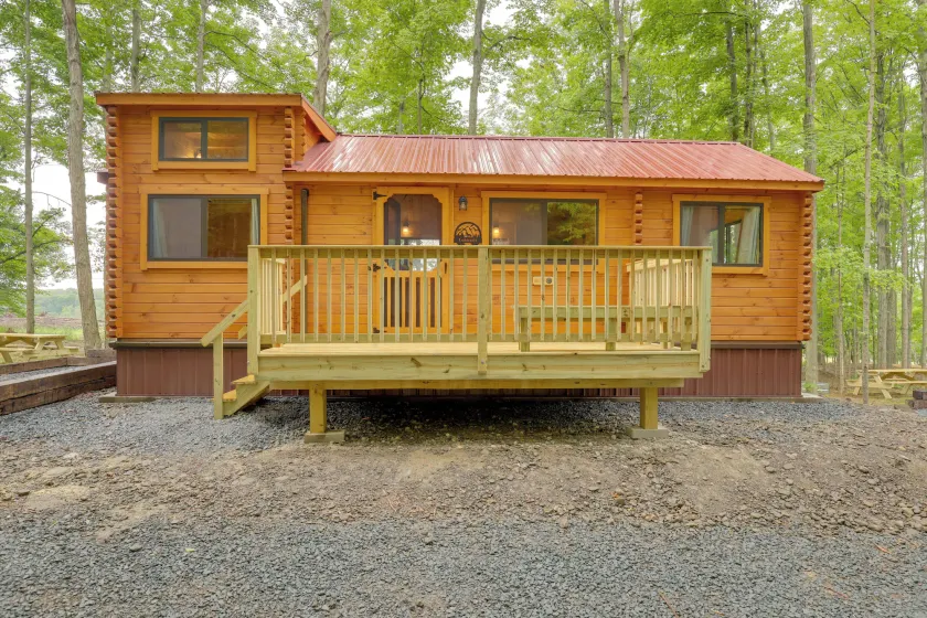Scenic Deck & Grill: Middlebury Center Retreat! - Image 1