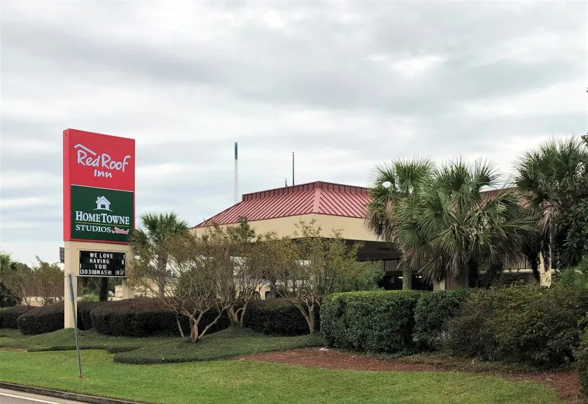 HomeTowne Studios by Red Roof Augusta - Image 1