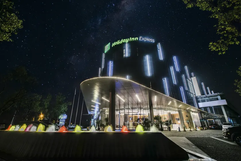 Holiday Inn Express Shanghai Songjiang Fangta by IHG - Image 1