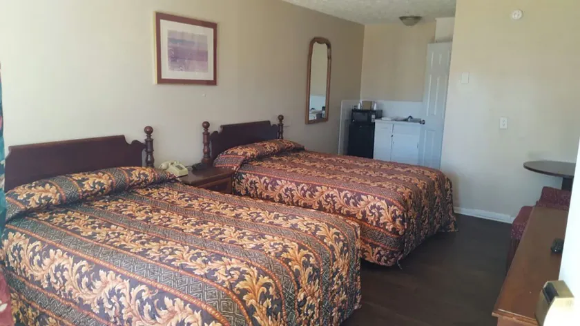 Park n Stay Inn - Image 1