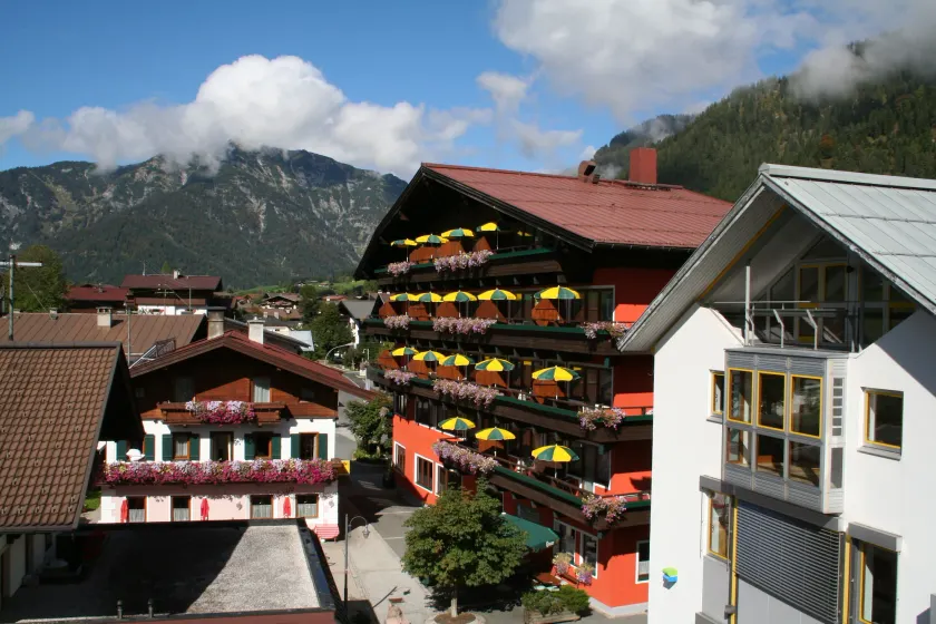 Hotel Tiroler Adler - bed and breakfast - Image 1