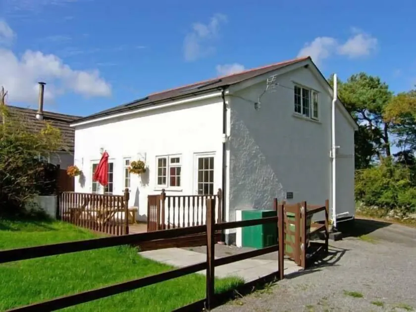 Farmhouse Cottage - Image 1