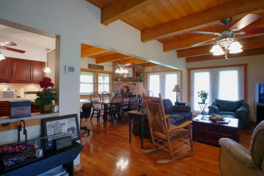 Horseshoe Lodge - Image 1