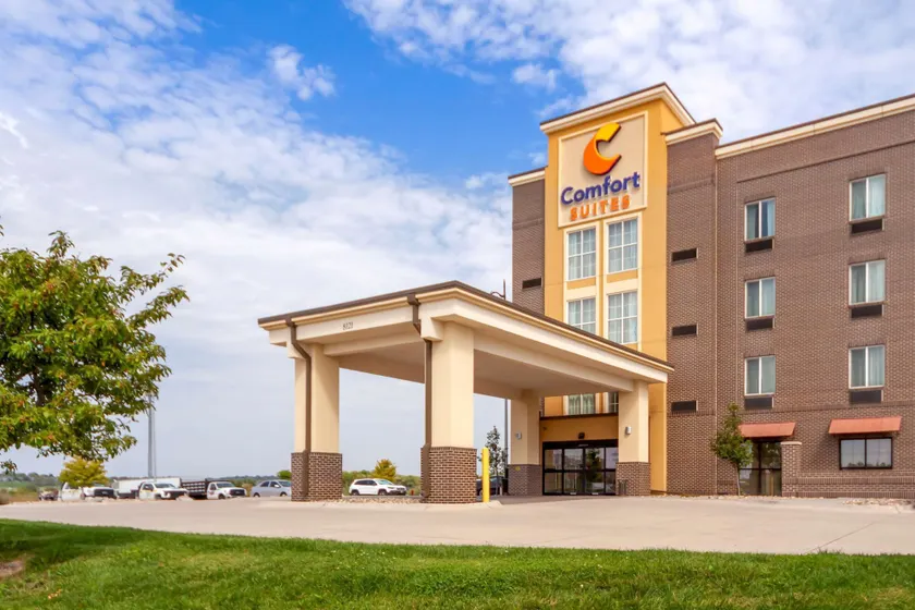 Comfort Suites - Image 1