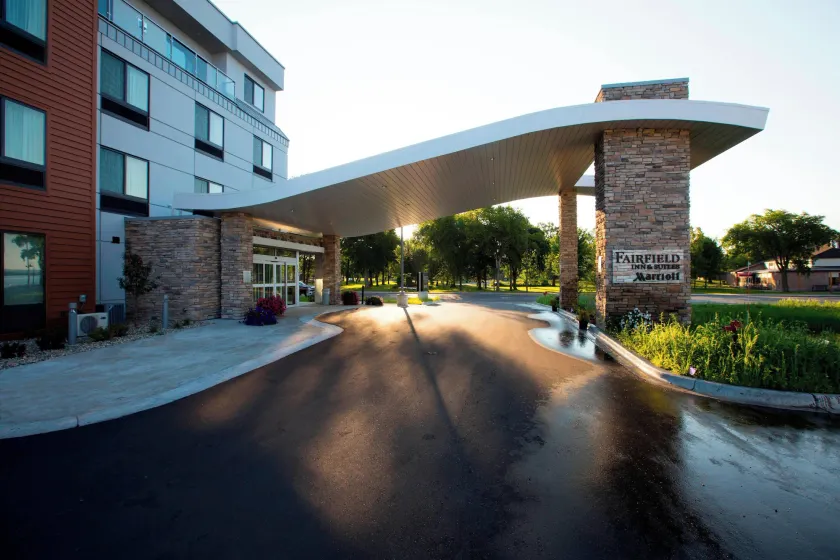 Fairfield Inn & Suites by Marriott Detroit Lakes - Image 1