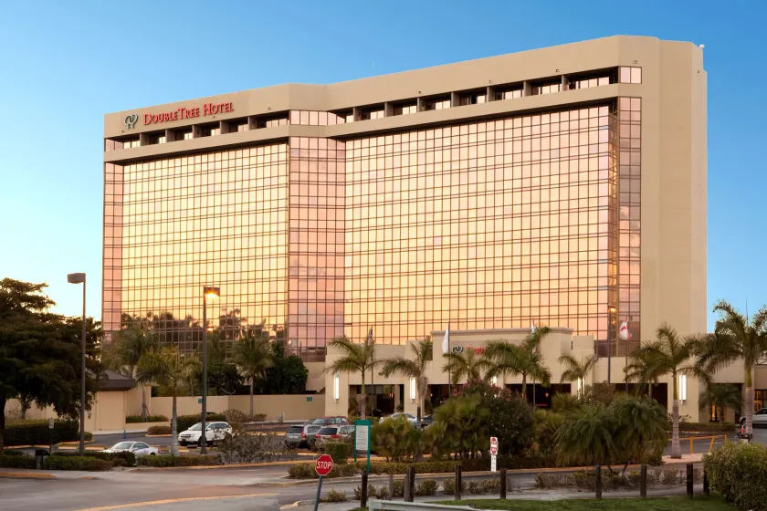 DoubleTree by Hilton Hotel Miami Airport & Convention Center - Image 1