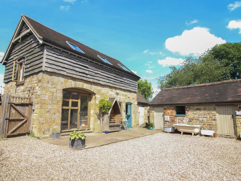 Foxholes Barn - Image 1
