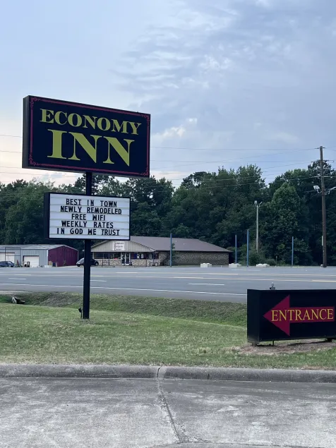 Economy Inn Ashdown - Image 1