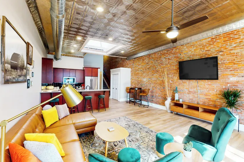 'downtown Delight' w/ Patio! 1 Mi to Ball State - Image 1