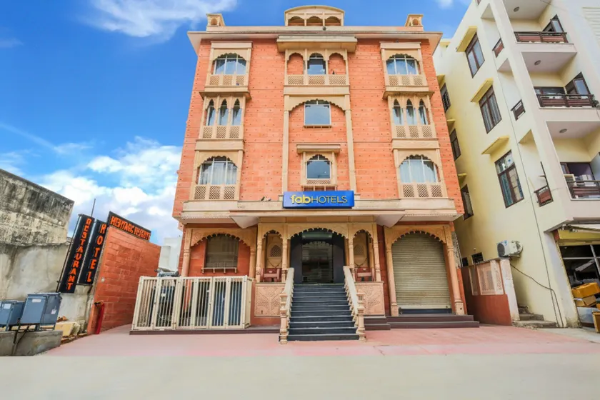 FabHotel Tipsyy Inn Suites - Image 1