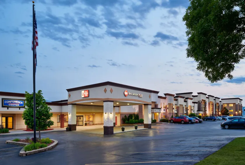 Best Western Plus Milwaukee Airport Hotel & Conference Center - Image 1