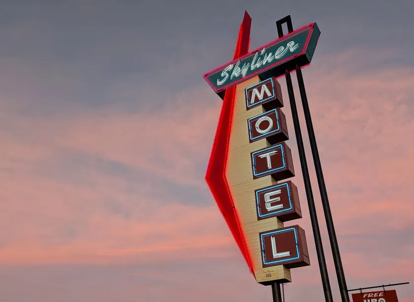 Skyliner Motel - Image 1
