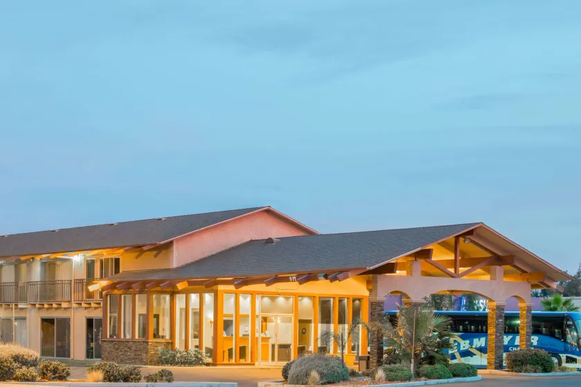 Days Inn by Wyndham Modesto - Image 1