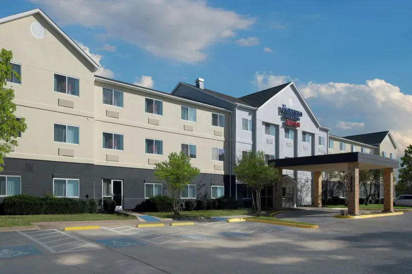 Fairfield Inn & Suites Dallas Park Central - Image 1