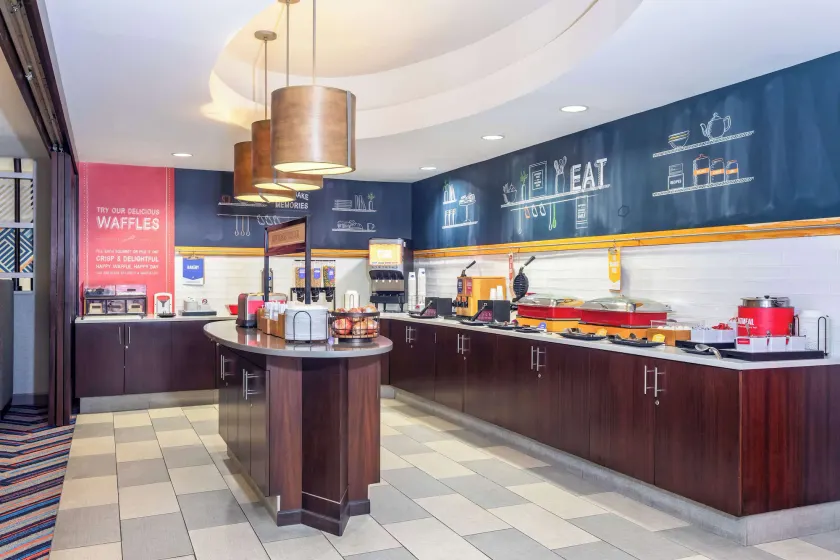 Hampton Inn Orlando-International Airport - Image 1