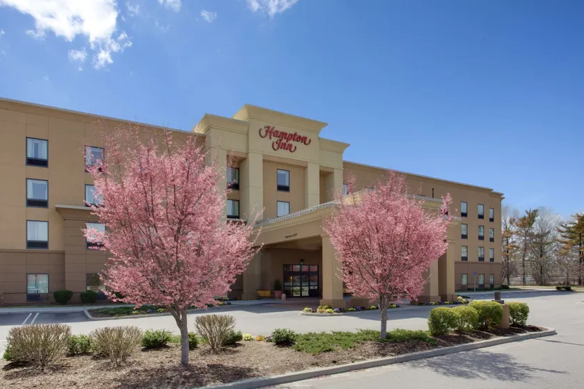 Hampton Inn Garden City Long Island - Image 1