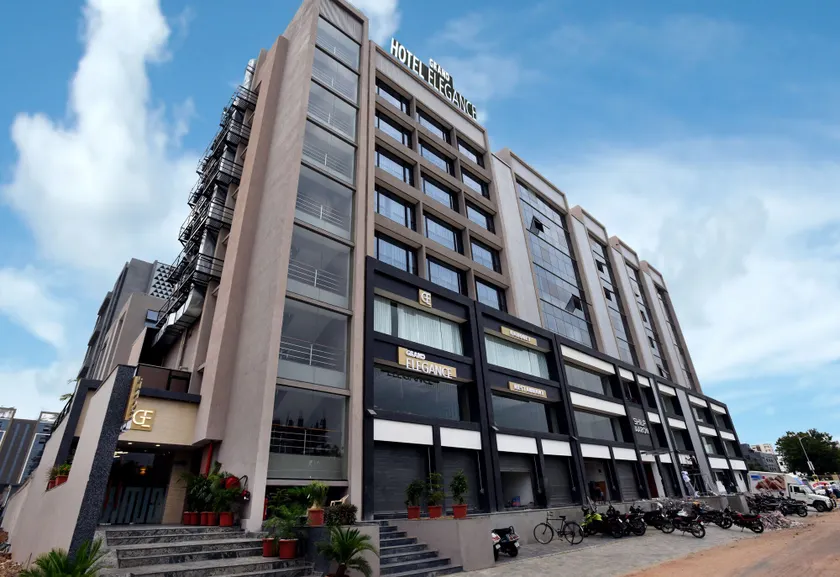 Hotel Grand Elegance - Image 1
