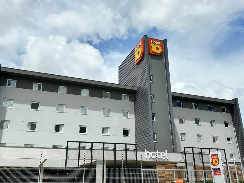 Hotel 10 Sorriso - Image 1