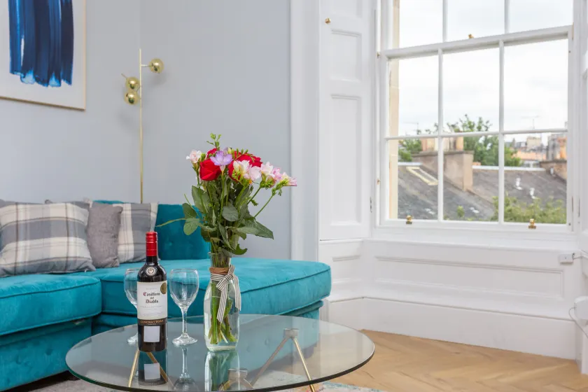 Silver Lining - Luxury New Town Apartment - Image 1