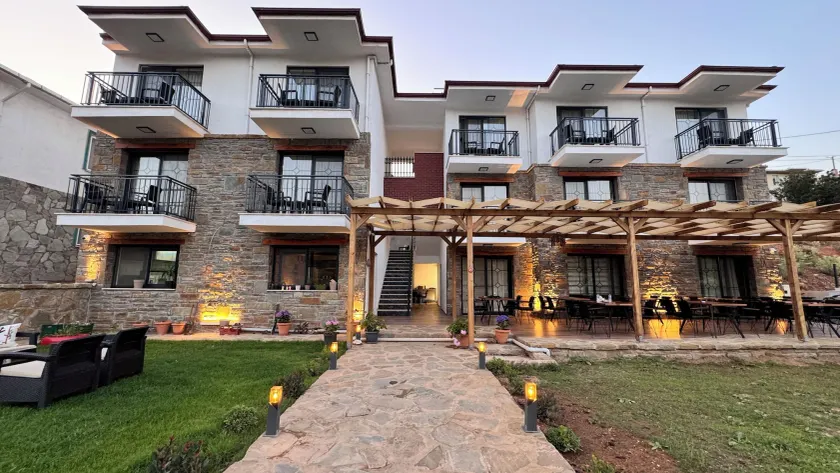 Aris Guest House - Image 1
