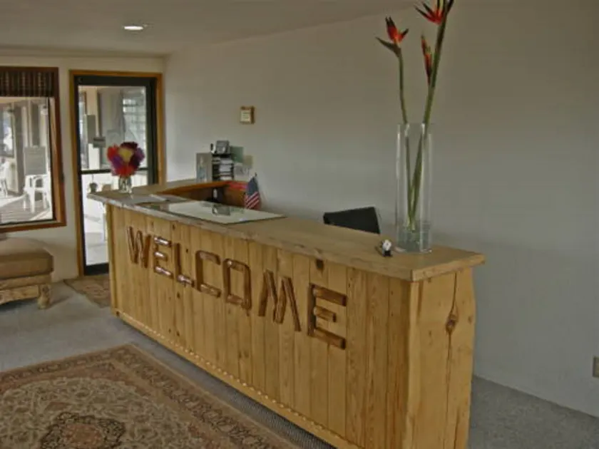 Red Lion Inn and Suites La Pine, Oregon - Hall