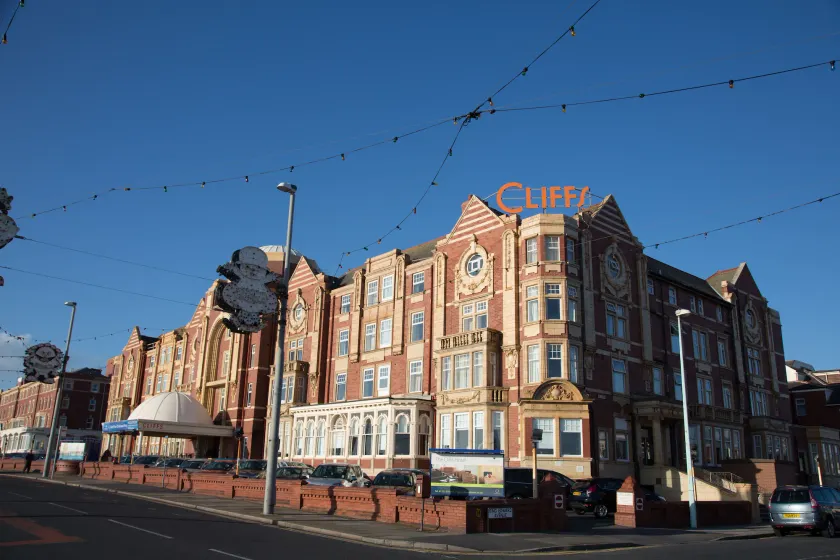 Cliffs Hotel - Image 1