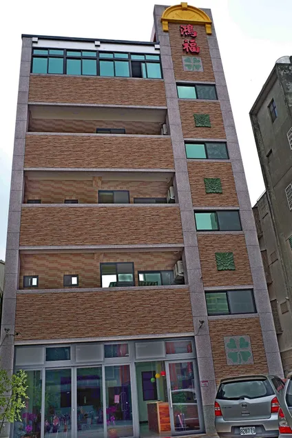 Lucky Hotel - Image 1