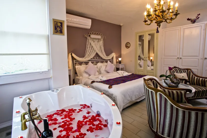 Alaçatı Sultan Konak Butik Otel - Image 1