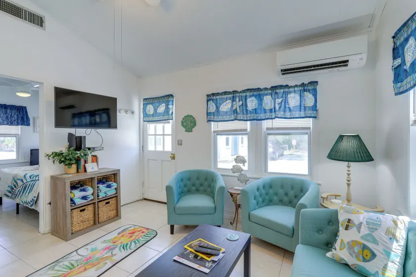 Steps to Seawall: Cozy Indian Rocks Beach Cottage - Image 1