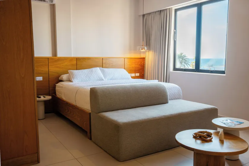 Costa Elegante Hotel & Suites - Image 1