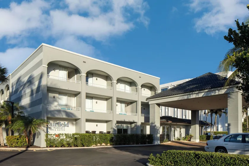 Fairfield Inn and Suites by Marriott Palm Beach - Image 1