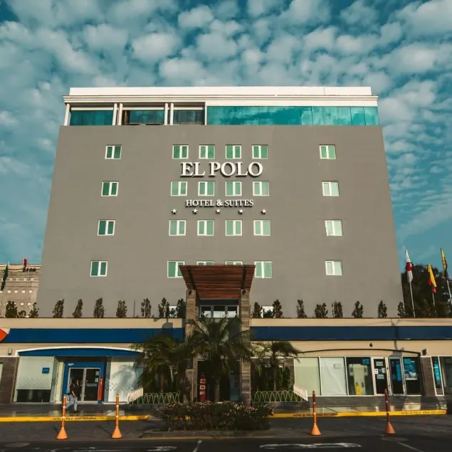 El Polo Hotel & Suites - Image 1