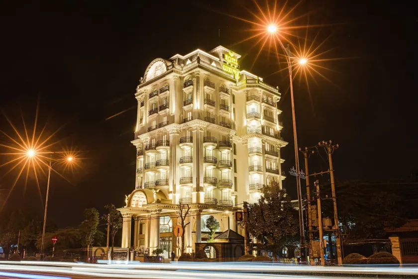 Manh Quan Luxury Hotel - Image 1