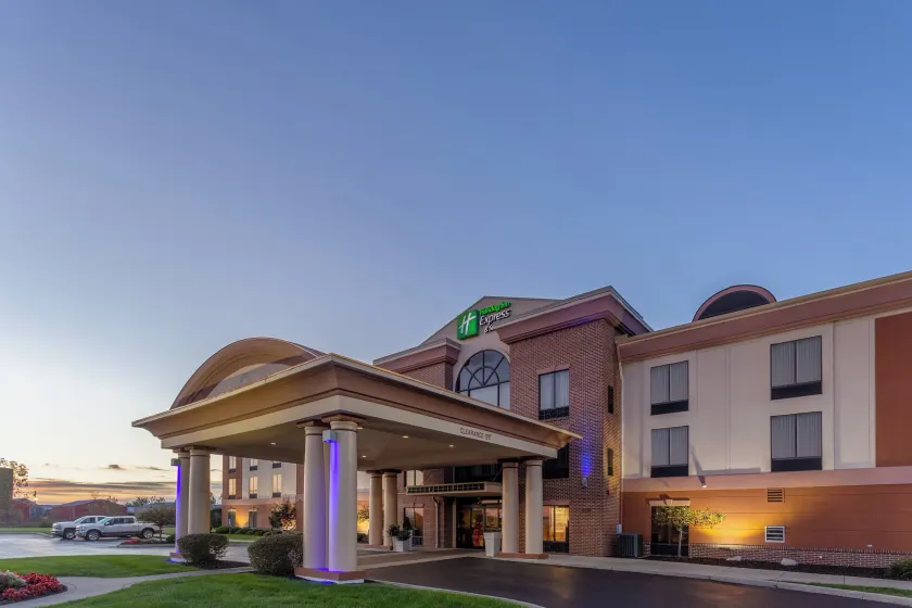 Holiday Inn Express Hotel & Suites Bowling Green by IHG - Image 1