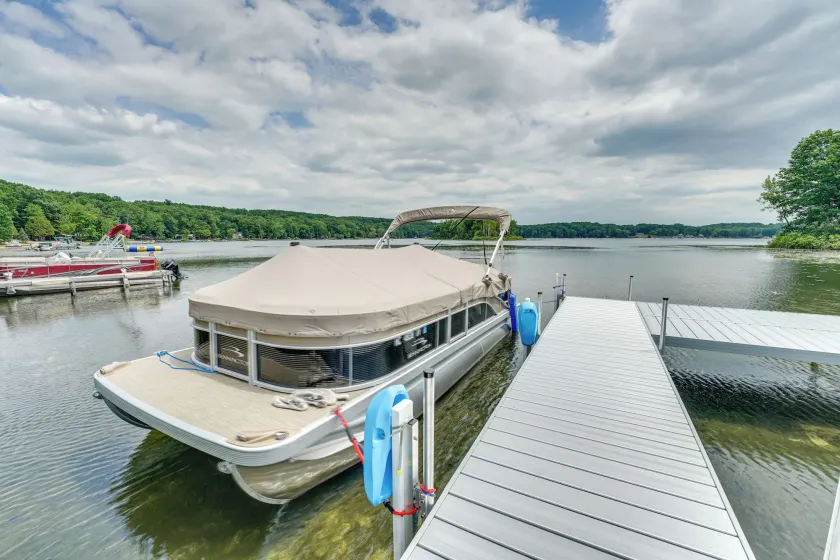 Dock & Yard Games: Lakefront Michigan Getaway! - Interiør
