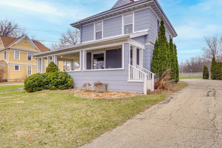 Walk to Dtwn Green Lake: Peaceful Getaway w/ Porch - Image 1