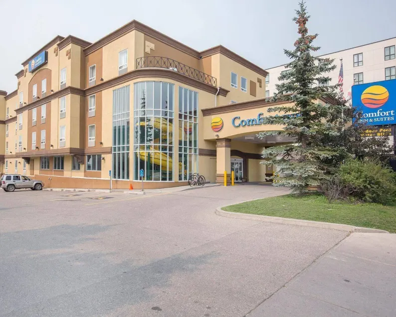 Comfort Inn & Suites Calgary - University - Image 1