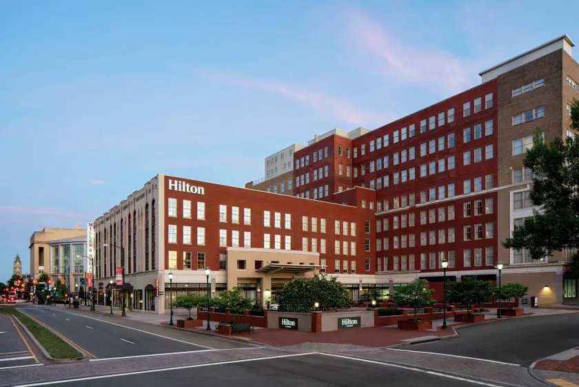 Hilton Richmond Downtown - Image 1