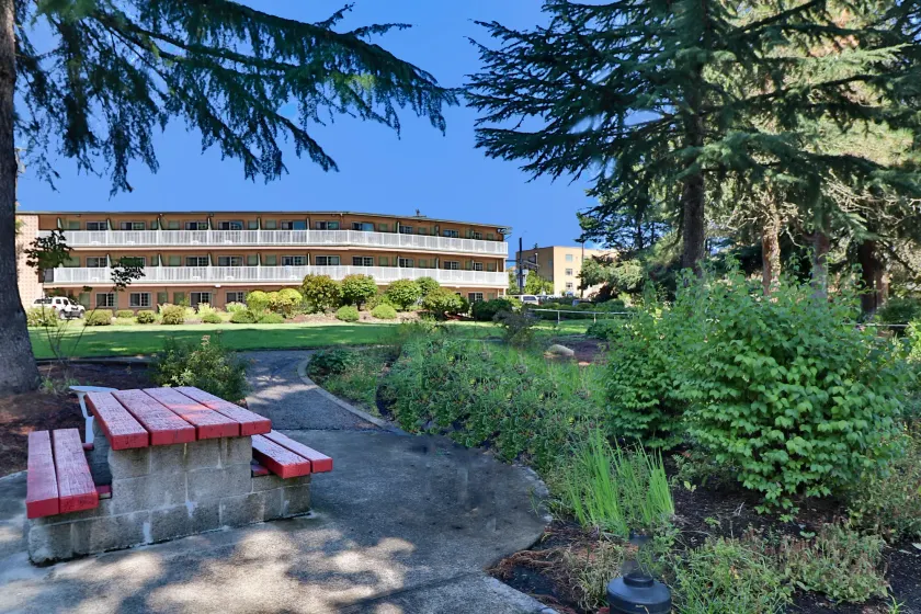 Riverfront Inn Roseburg - Image 1